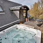 Дом отдыха The Cosmopolitan Architect Design With Rooftop Jacuzzi 8 Guests *