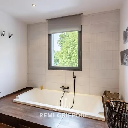 The Cosmopolitan Architect Design With Rooftop Jacuzzi 8 Guests Holiday home *